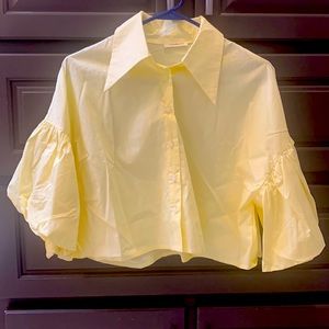 SundayUp crop, puff sleeve top, small. It is a crop fit!